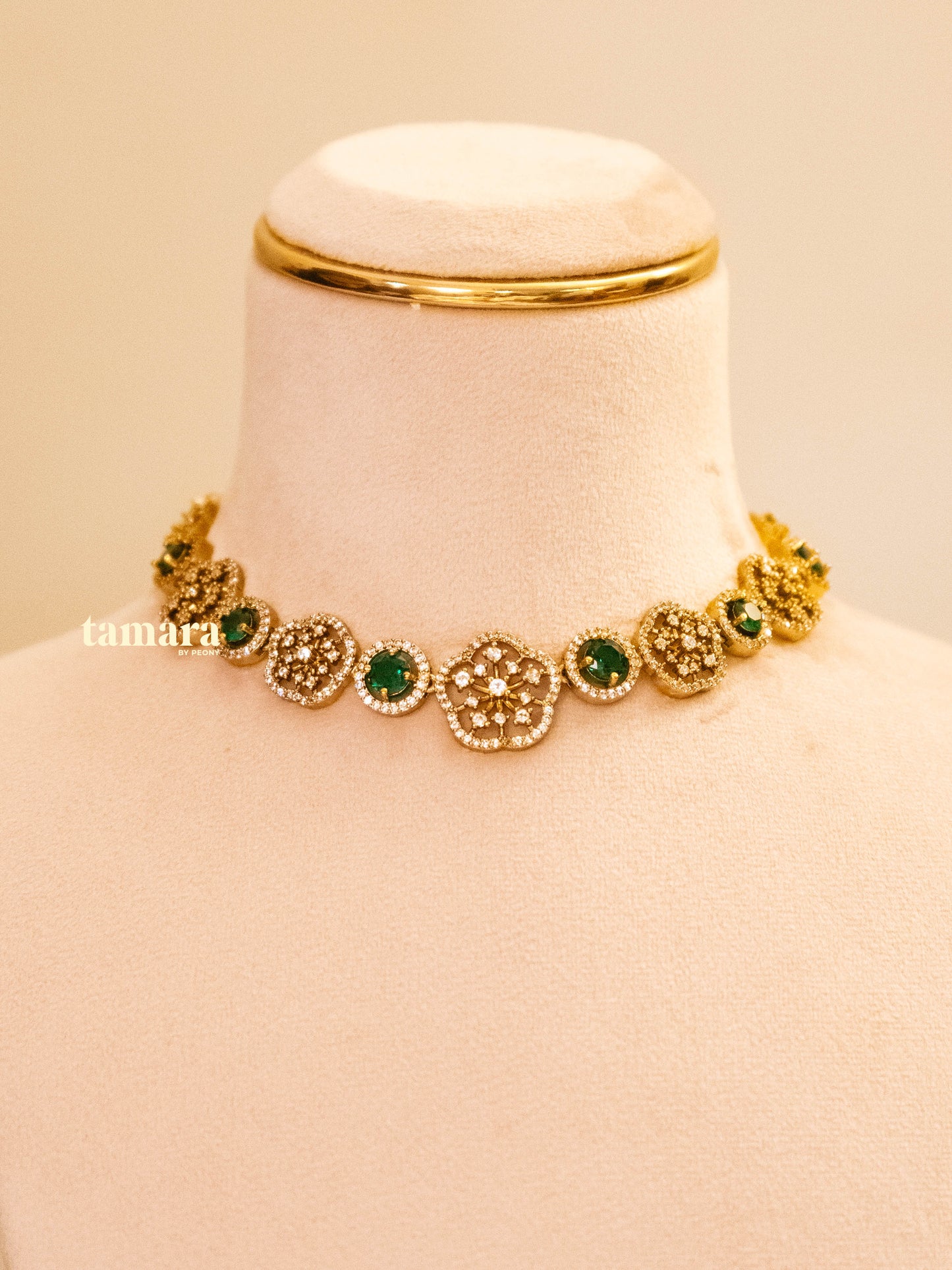 Ratna Necklace Set