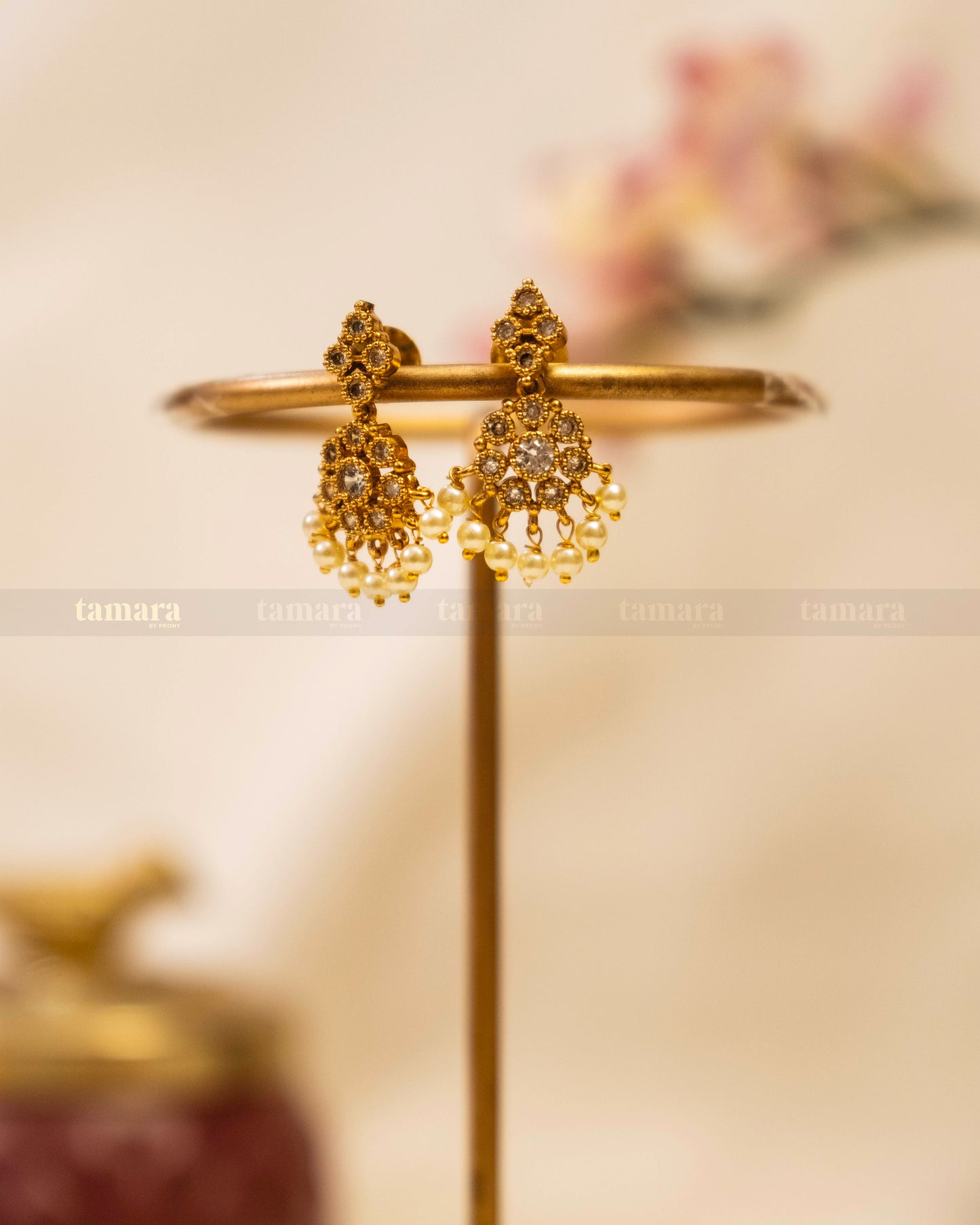 White Stone Attigai Necklace Set