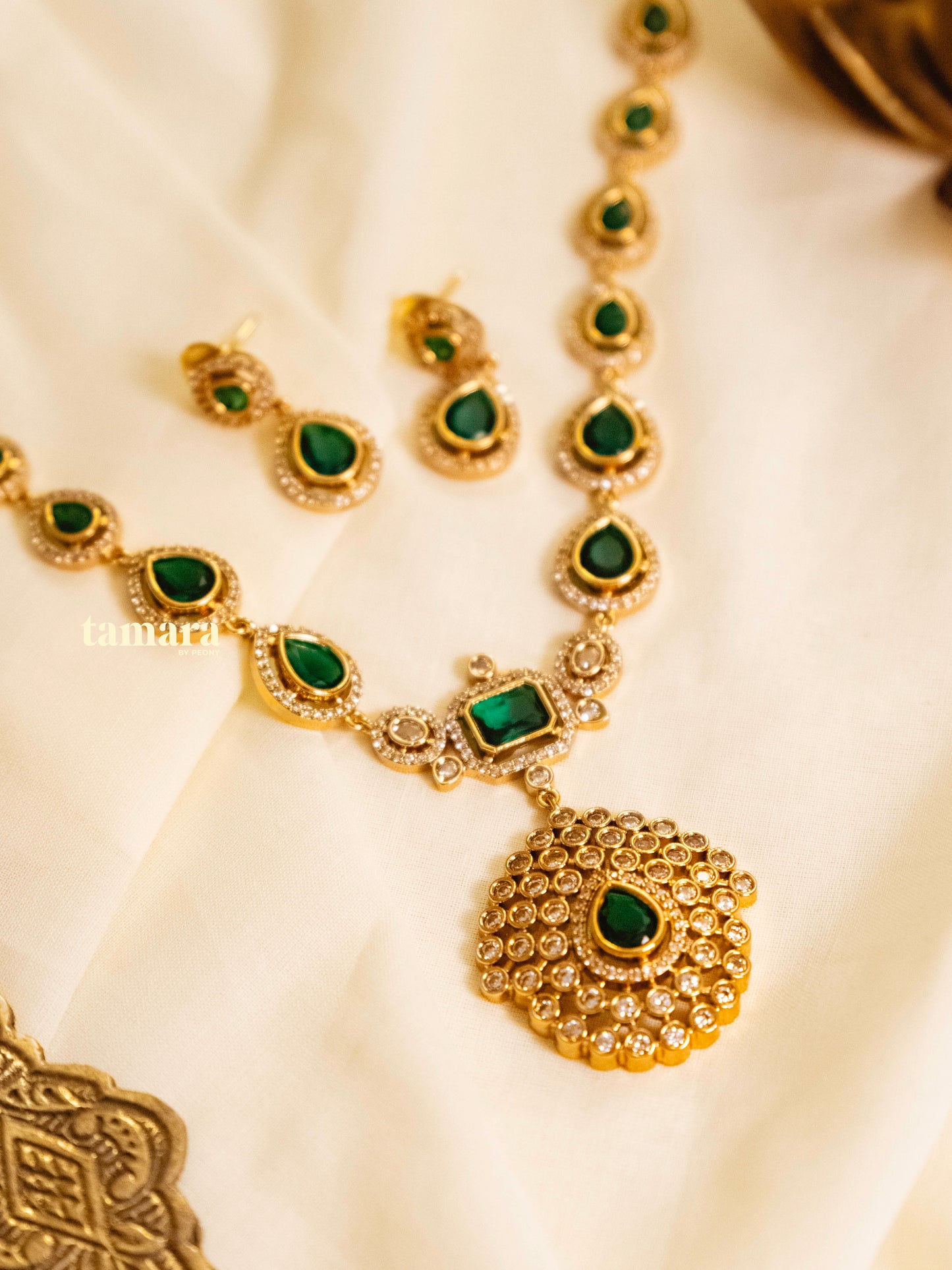 Royal Charm Necklace Set