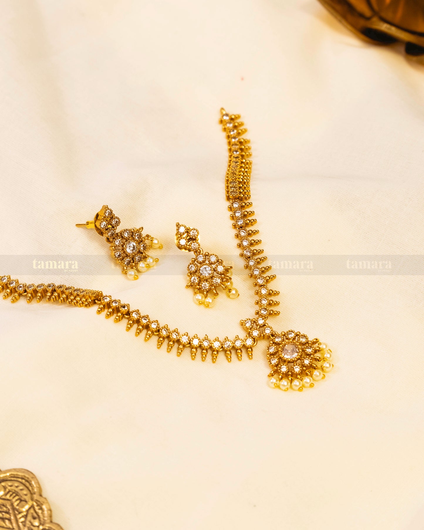 White Stone Attigai Necklace Set