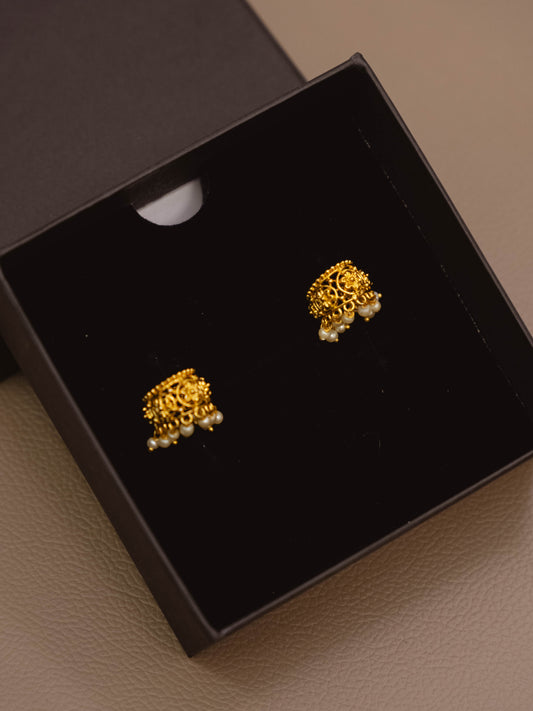 Gold & Pearl Earcuff