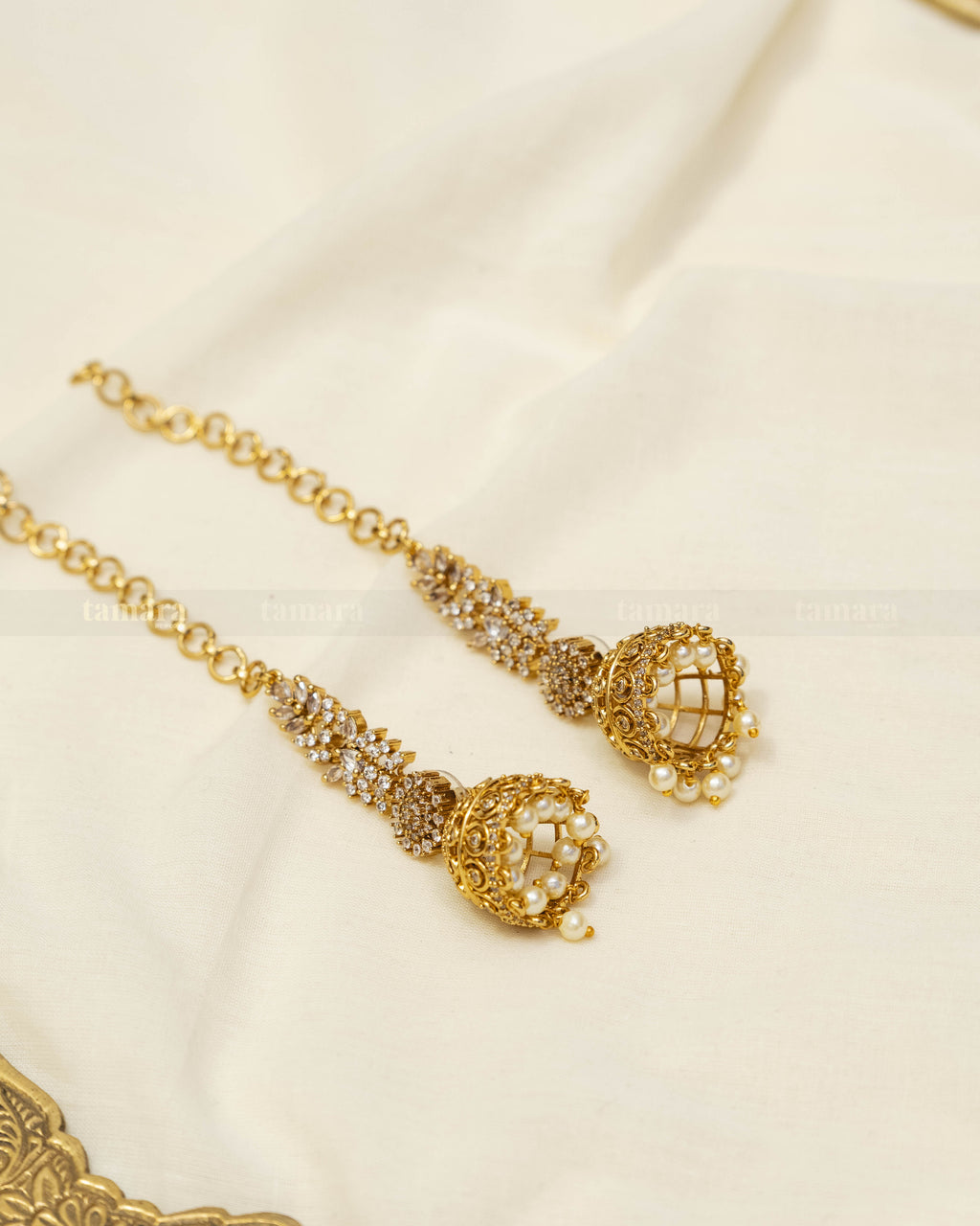 White Jhumka with Earchain
