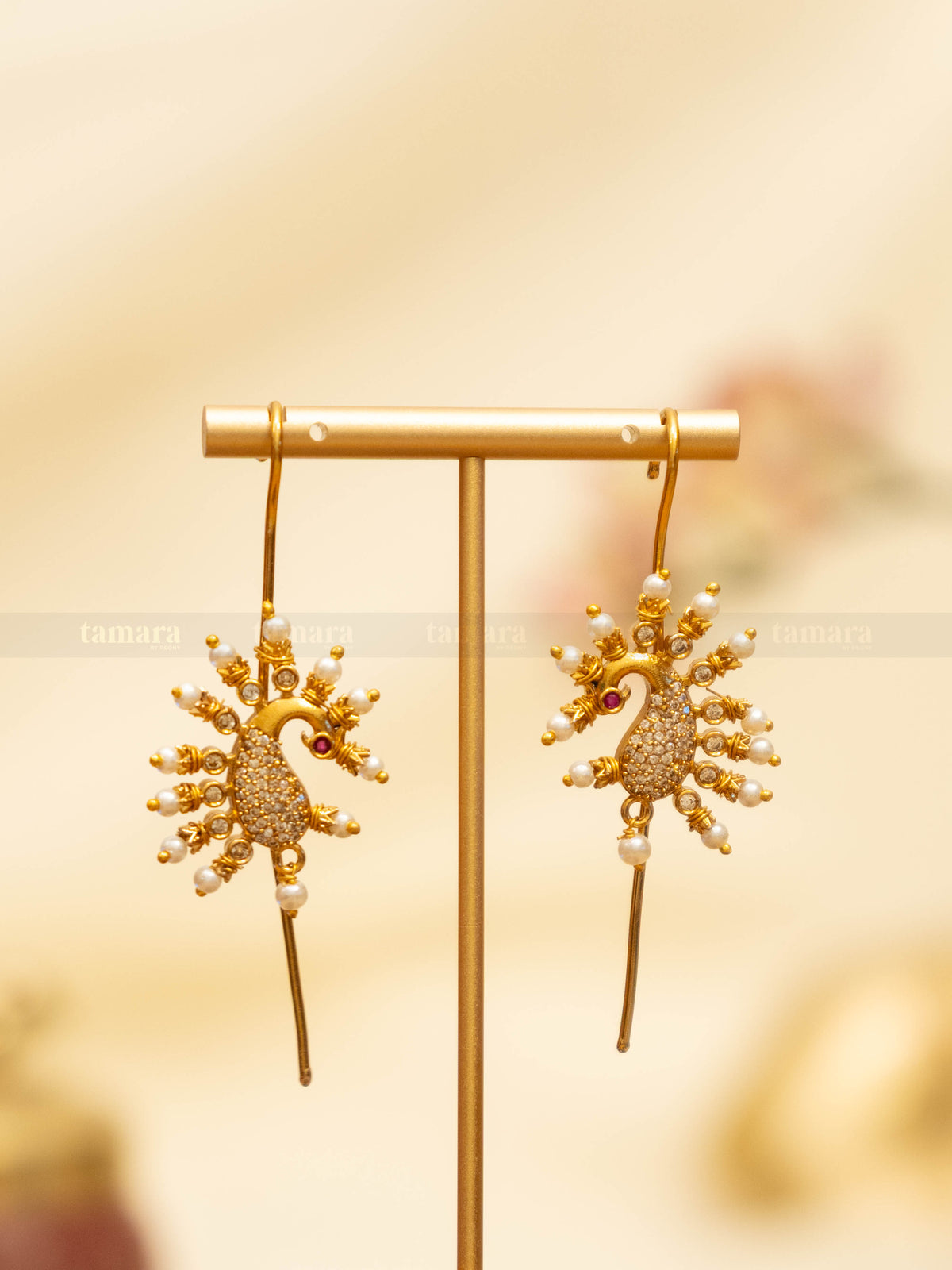 Mayura Pearl Earcuff - White